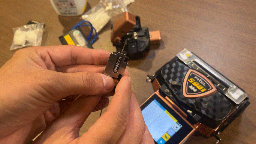 側面にホルダ保持