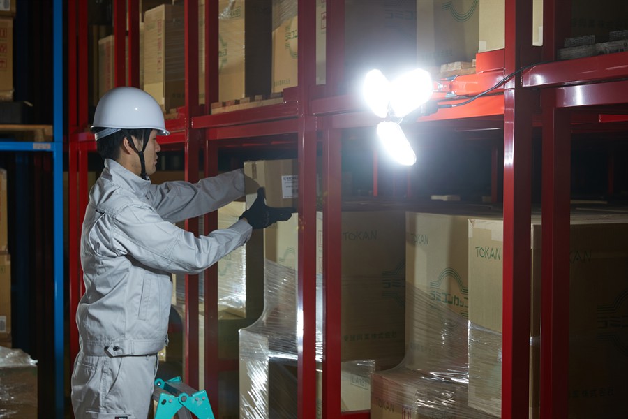 【アイリスオーヤマ】LEDクリップライト 配光可変型 9000lm ILW-90GWC