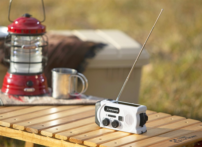 【アイリスオーヤマ】手回し充電ラジオライト JTL-29