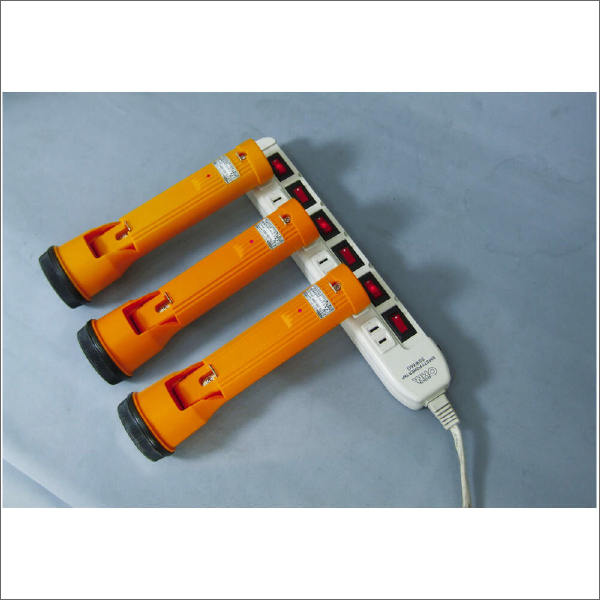 【日動工業】LEDプラグインライト 3W 110lm（電球色）充電式 PIL-3W-3000K